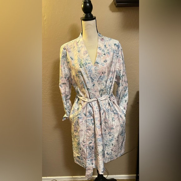 New Hotel Collection Classic Primevera Floral Bathrobe - Picture 1 of 8